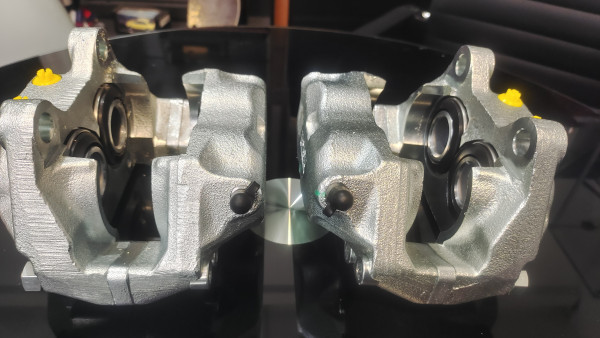 Bremssattel Satz vorne für belüftetet Bremsscheiben BMW E3 E9 E12 E24 2002 turbo neu !