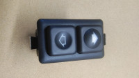 Schalter beleuchtet el. Fensterheber/Schiebedach BMW Baureihen E23 E24 E28 E30 neu ! Schalter beleuchtet el. Fensterheber/Schiebedach BMW Baureihen E23 E24 E28 E30 neu !