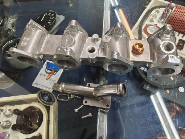 Intake manifold, dual carburettor, BMW series E10, New Class, E21 2.0L M10, new!