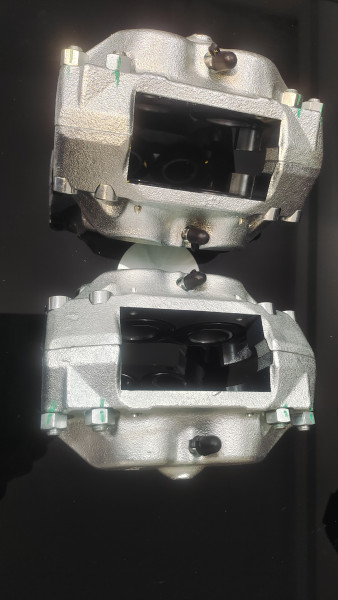 Satz Bremssättel BMW E10 2002 ti tii , Neue Klasse 1800 - 2000 Tilux C CS , E3 2500 E9 2,5 CS neu !
