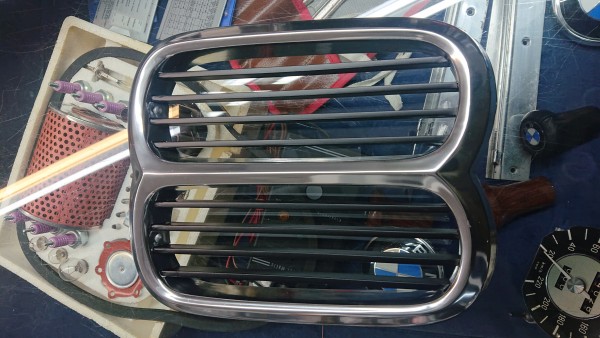 Centre grille/BMW kidney grille E10 /02 series from production month 08/1973, 2nd series, NEW, original BMW!