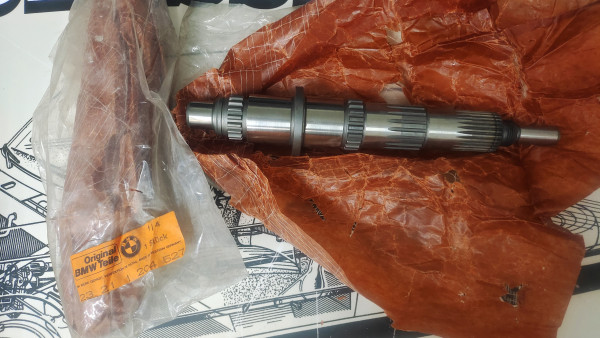 Abtriebswelle BMW Getrag 4-Gang Getriebe 242 Baureihen E10 E21 E12 neu orig. NOS!